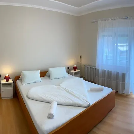 Pingvin Cukraszda Felso Szint *