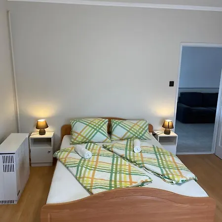 Pingvin Cukraszda Felso Szint 게스트하우스 3*