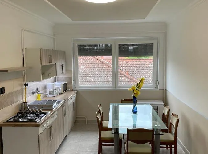 Pingvin Cukraszda Felso Szint