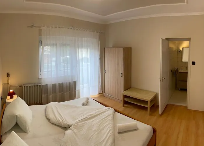 בית הארחה Pingvin Cukraszda Felso Szint