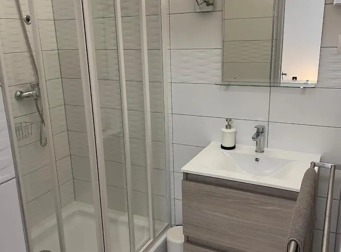 Pingvin Cukraszda Felso Szint בית הארחה 3*